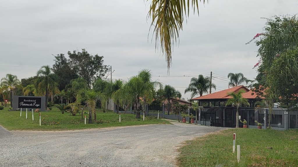 CONDOMÍNIO PINHEIROS DO LAGO/ALAMBARI